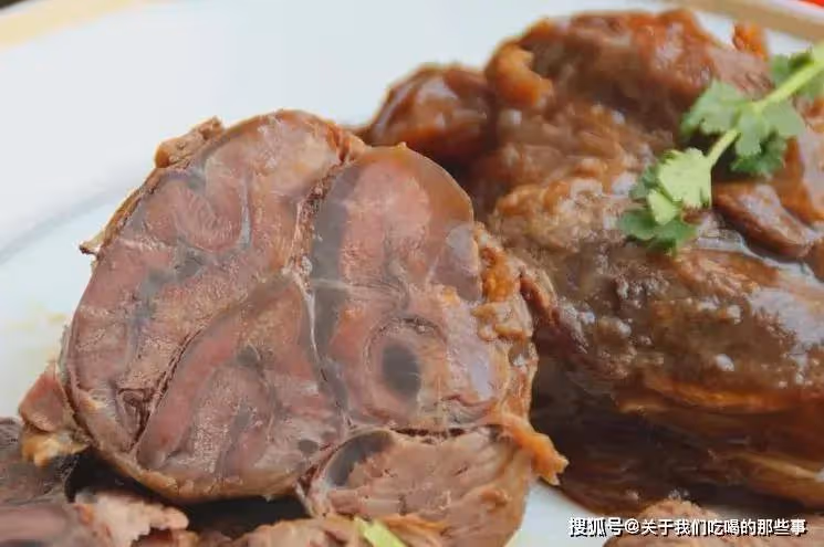 20年秘制醬牛肉配方,「3泡3醬」入味足,醬香濃郁,怎麼切都不散