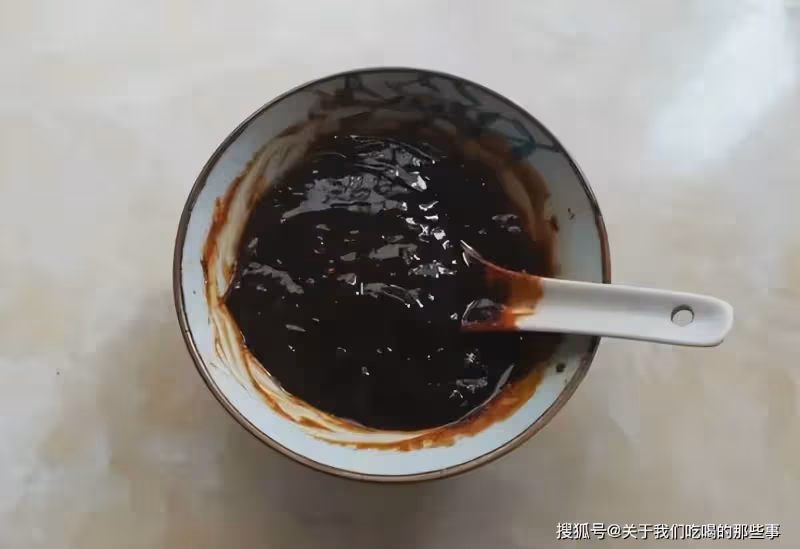20年秘制醬牛肉配方,「3泡3醬」入味足,醬香濃郁,怎麼切都不散