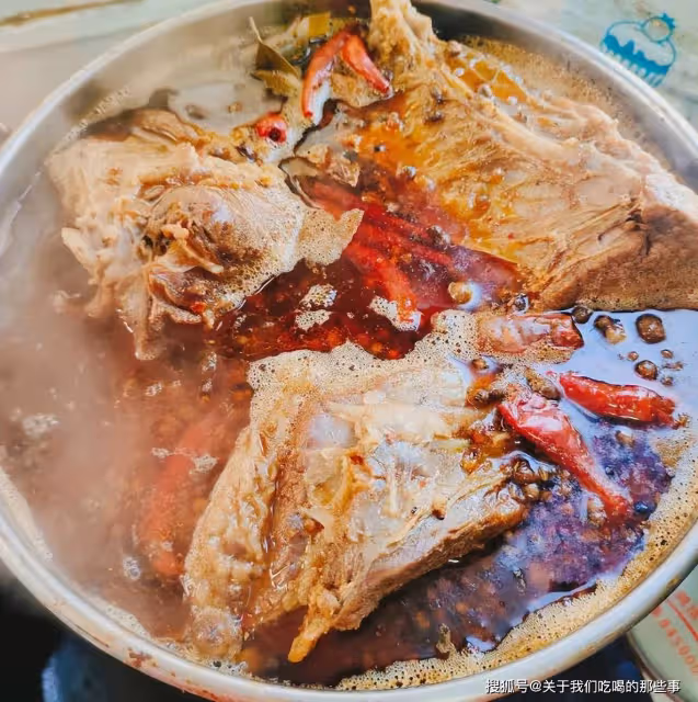 20年秘制醬牛肉配方,「3泡3醬」入味足,醬香濃郁,怎麼切都不散