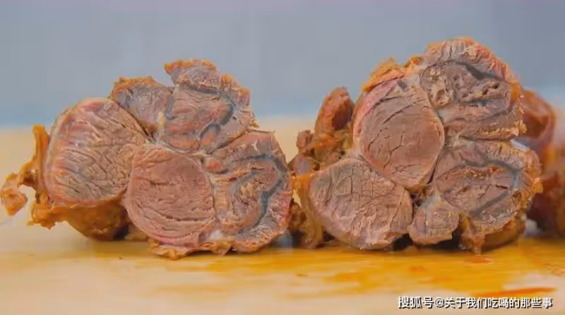 20年秘制醬牛肉配方,「3泡3醬」入味足,醬香濃郁,怎麼切都不散