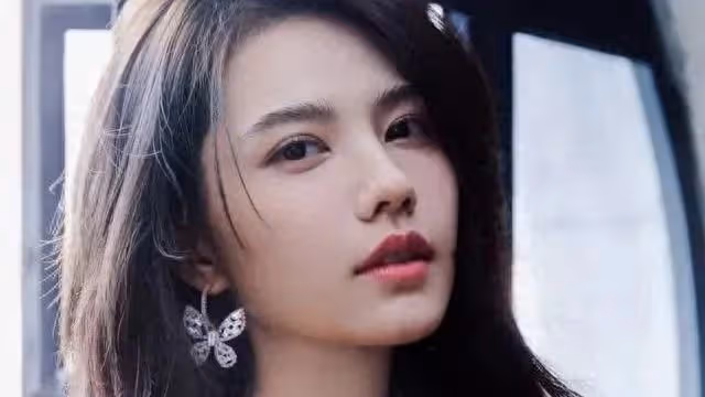 她是北影校花，人稱小高圓圓，出道十年沒被人記住，2023年終於大火