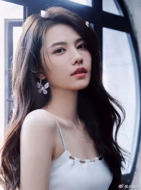她是北影校花,人稱小高圓圓,出道十年沒被人記住,2023年終於大火