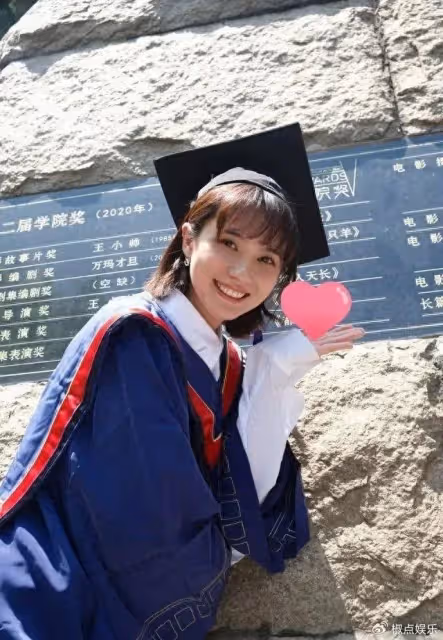 她是北影校花,人稱小高圓圓,出道十年沒被人記住,2023年終於大火