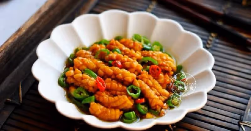 這才是魷魚最好吃的做法，簡單一炒，下酒下飯，全家人吃了都誇好