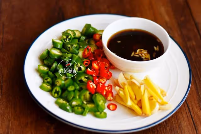 這才是魷魚最好吃的做法，簡單一炒，下酒下飯，全家人吃了都誇好