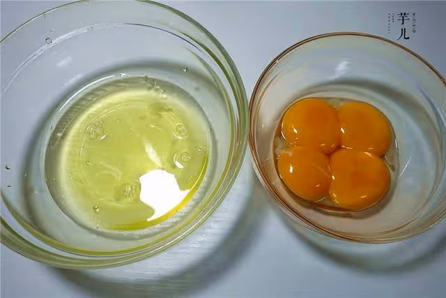 自製香蔥肉鬆蛋糕卷,做法簡單,鬆軟可口,香氣四溢