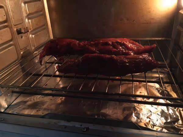 想吃叉燒肉別再外面買了,教你一個烤箱做法,出爐比買的還好吃!