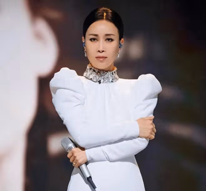 李玟事件升級,那英和姐姐被網友討論,已經有多位明星聲援李玟