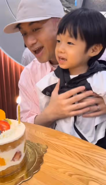 古巨基51歲生日，獲3歲兒子唱生日歌，父子倆嘴巴鼻子如複製粘貼