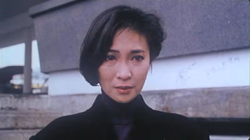 和林青霞爭男人!當年怒甩謝賢「閃嫁閃離秦祥林」33歲二婚再嫁 今72歲頭髮花白卻打扮像少女。