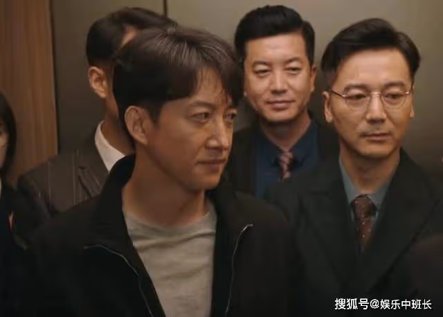 《一路朝陽》李慕嘉為愛當三,與黎光辦公室親吻,被吳劍秋髮現