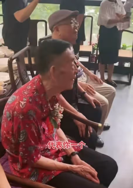 楊議開門受徒引爭議!師娘缺席、海青身份尷尬,91歲楊少華樂呵呵