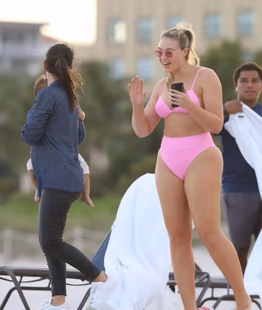 IskraLawrence:美麗與智慧女神
