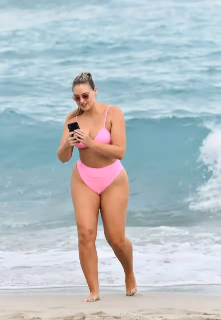 IskraLawrence：美麗與智慧女神