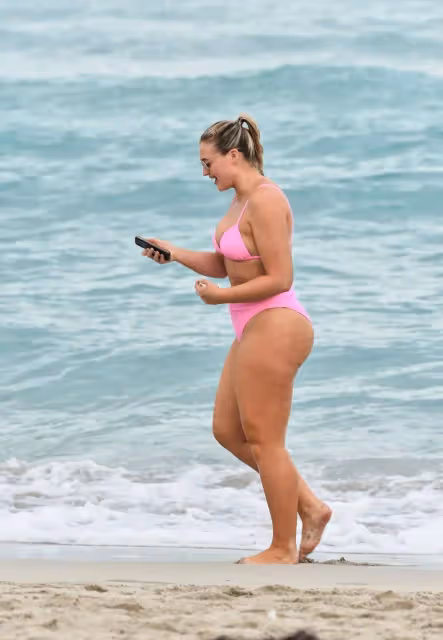 IskraLawrence：美麗與智慧女神