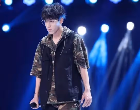 《好聲音》員工曝：李玟被導演扇巴掌、踢倒，梁靜茹在場！現已刪