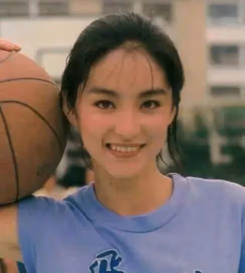 林青霞「女兒」長大了,小林青霞16歲氣質迷人,仙氣飄飄:我等你長大!!