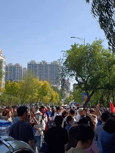 姑姑和爸爸關係不好「連爸爸葬禮都不來」 媽媽走後「我寄居在舅舅家7年」考大學時「姑姑卻突然給我一個存摺」我終於懂了!