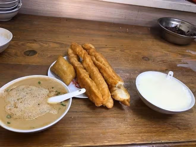 姑姑和爸爸關係不好「連爸爸葬禮都不來」 媽媽走後「我寄居在舅舅家7年」考大學時「姑姑卻突然給我一個存摺」我終於懂了!