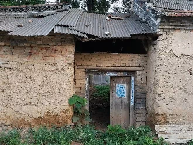 姑姑和爸爸關係不好「連爸爸葬禮都不來」 媽媽走後「我寄居在舅舅家7年」考大學時「姑姑卻突然給我一個存摺」我終於懂了!