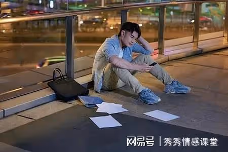 故事:丈夫失業後,瞞著老婆送外賣,推開酒店房門卻碰見自己老婆