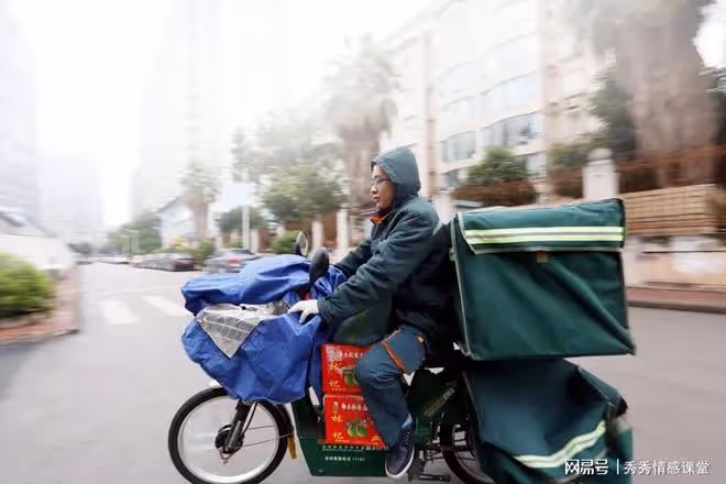 故事:丈夫失業後,瞞著老婆送外賣,推開酒店房門卻碰見自己老婆