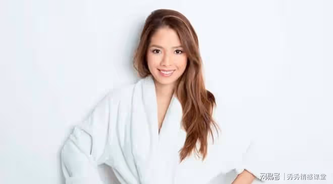 故事:丈夫失業後,瞞著老婆送外賣,推開酒店房門卻碰見自己老婆