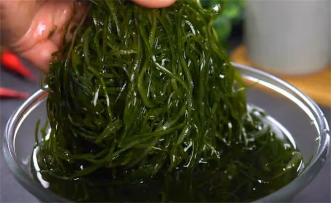 為什麼飯店的熗拌海帶絲又香又脆?原來竅門這麼簡單,看一遍學會