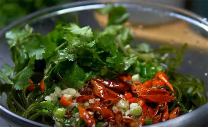 為什麼飯店的熗拌海帶絲又香又脆?原來竅門這麼簡單,看一遍學會