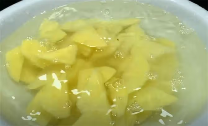 土豆搭配洋蔥簡單一做,真的太解饞了,鮮香入味,看著就流口水