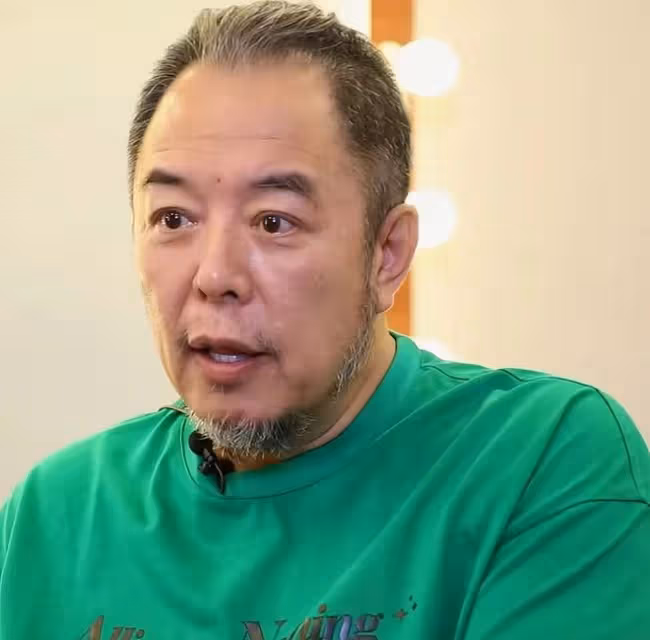 66歲張鐵林健康引擔憂!做手術釘6根釘子,咬牙登台表演臉色蒼白