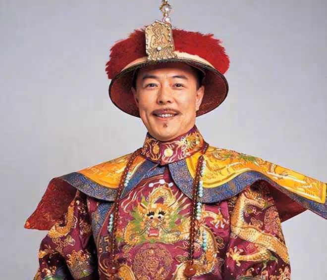 66歲張鐵林健康引擔憂!做手術釘6根釘子,咬牙登台表演臉色蒼白