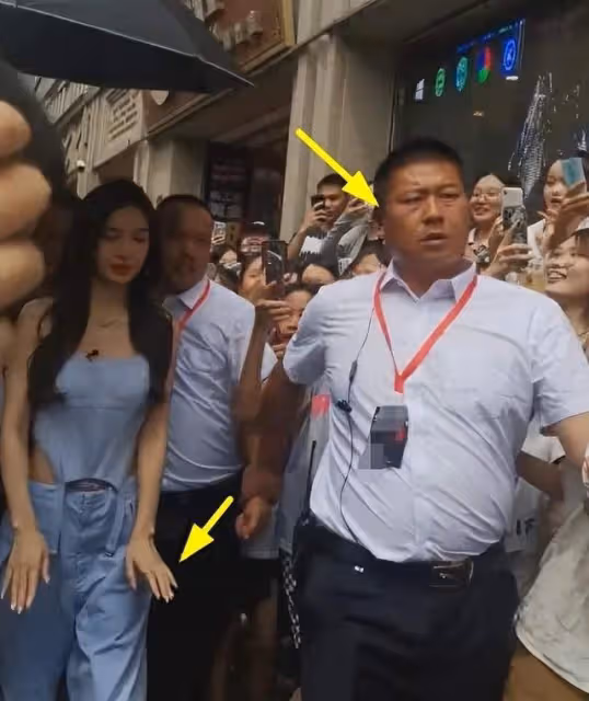 baby攤上大事了!特警開路公器私用被網友罵上熱搜:真不配