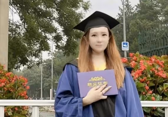 疑汪小菲新女友身份曝光,清華才女,曾任職央視,長相酷似大S