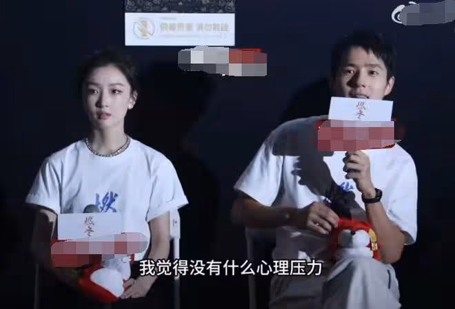 《燃冬》舉行首映禮，劉昊然刻意避嫌周冬雨，全程無交流疑已分手