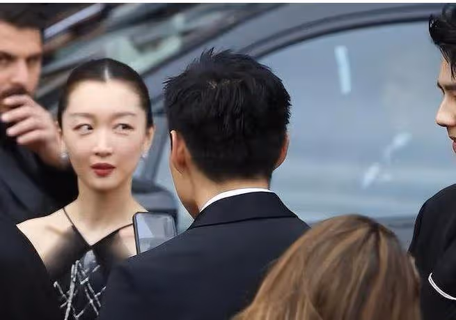 《燃冬》舉行首映禮，劉昊然刻意避嫌周冬雨，全程無交流疑已分手