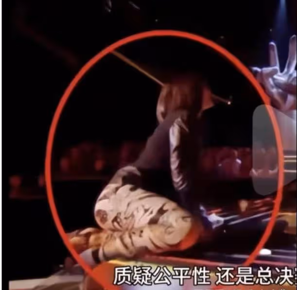 知情人曝好聲音導演扇耳光、踢倒李玟,現場男導師無動於衷