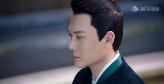馮紹峰新劇開播差評一片!45歲強演26歲少年,臉部僵硬撞臉吳剛