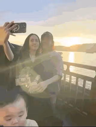 向佐曬與郭碧婷游西湖,首曝兒子高清正面照,弟弟似混血兒超像外公