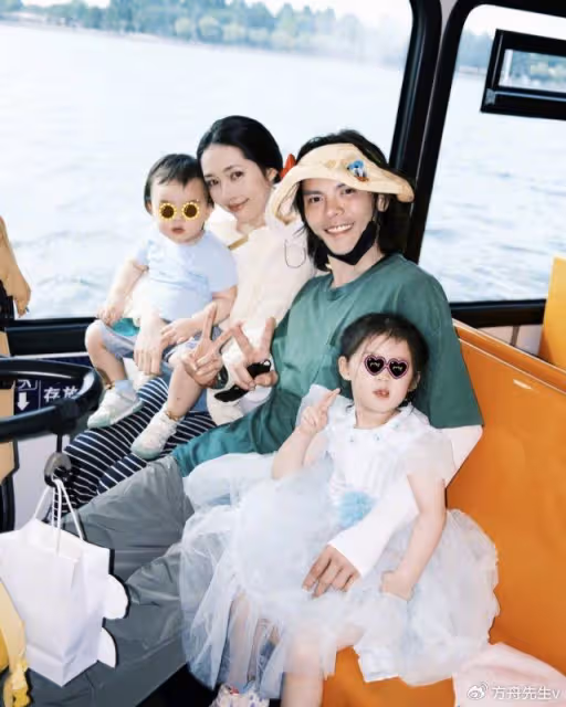 向佐曬與郭碧婷游西湖,首曝兒子高清正面照,弟弟似混血兒超像外公