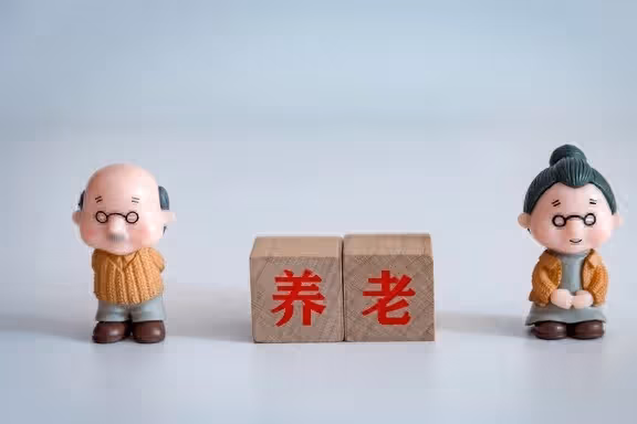 我伺候了婆婆8年,我爸來了我家住一天後,我把婆婆也趕了出去