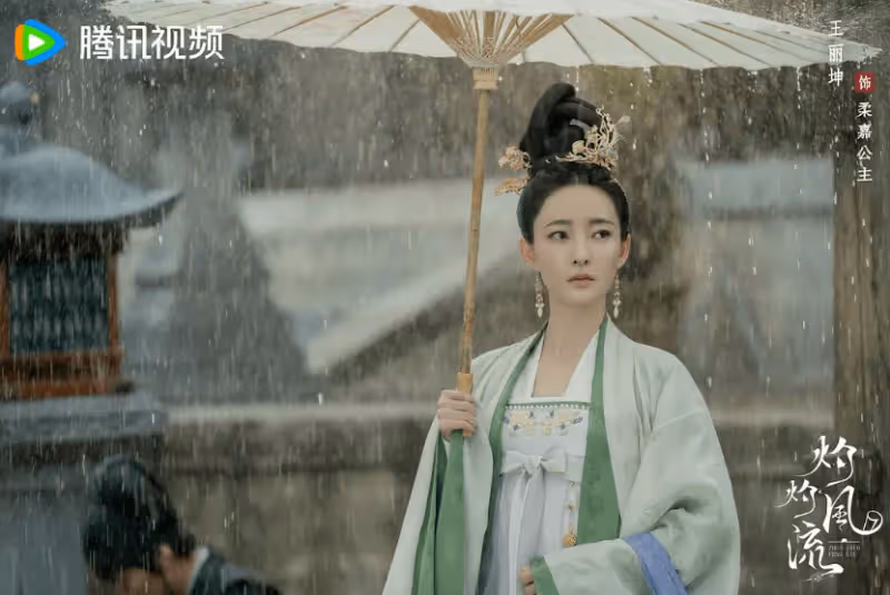 好傢夥,景甜《灼灼風流》首播就差評一片,觀眾差評理由出奇一致