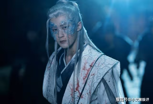 《長相思》小夭弓箭認主時,一身紅衣現身的相柳,算是「嫁」出去了