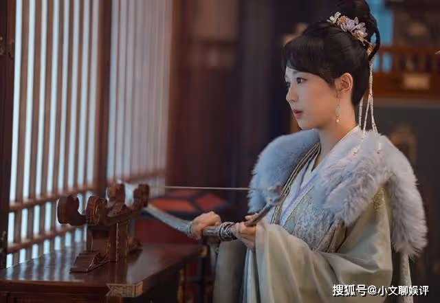 《長相思》小夭弓箭認主時,一身紅衣現身的相柳,算是「嫁」出去了