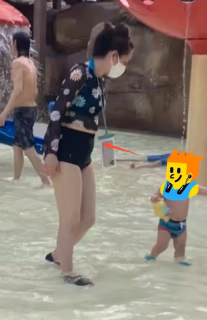 向佐郭碧婷西湖比心,一歲兒子正臉照曝光,混血感十足像外公
