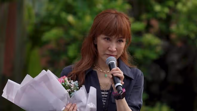 李玟二姐將再次登台獻唱悼念妹妹,圍觀群眾被她感動到落淚