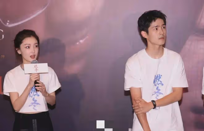 8月20日凌晨，劉昊然周冬雨深夜登上熱搜！