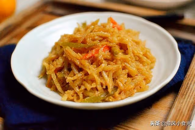 土豆絲別再炒著吃,蒸一蒸,拌一拌,少油少鹽更健康!
