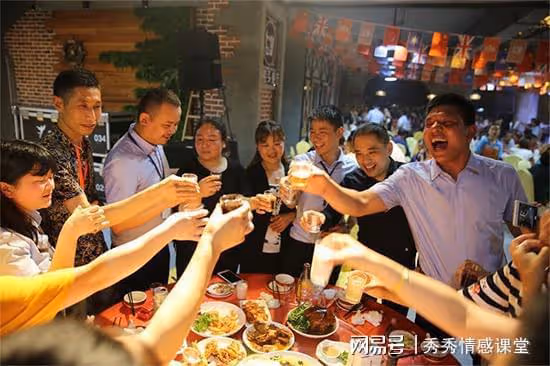 故事:結婚八年沒見過老公的工資卡,他失業後婆婆讓我上交工資