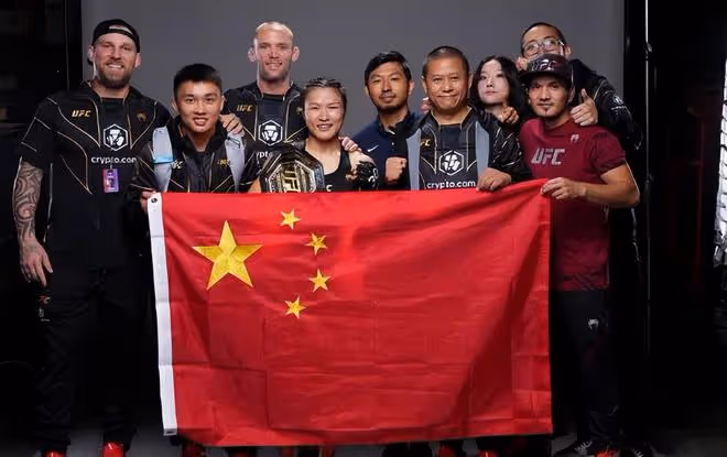 眾星祝賀張偉麗奪冠,她創造了新的UFC女子歷史記錄